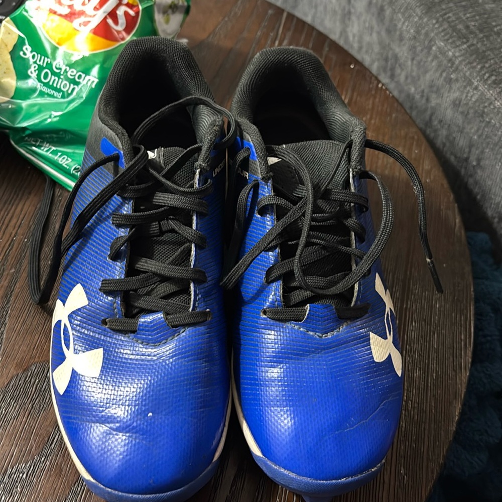 Under armor cleats size Y2.5